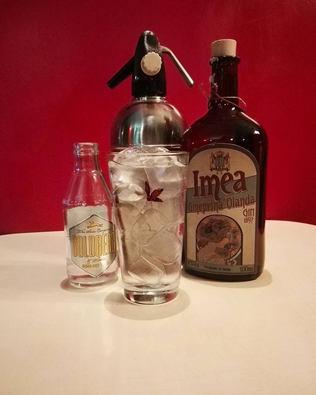 Un drink al Moquette, fotografia pubblicata dal locale nel 2017